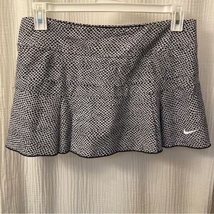 Nike Dri fit Women's Black and White Tennis Pickleball Skirt Sz L